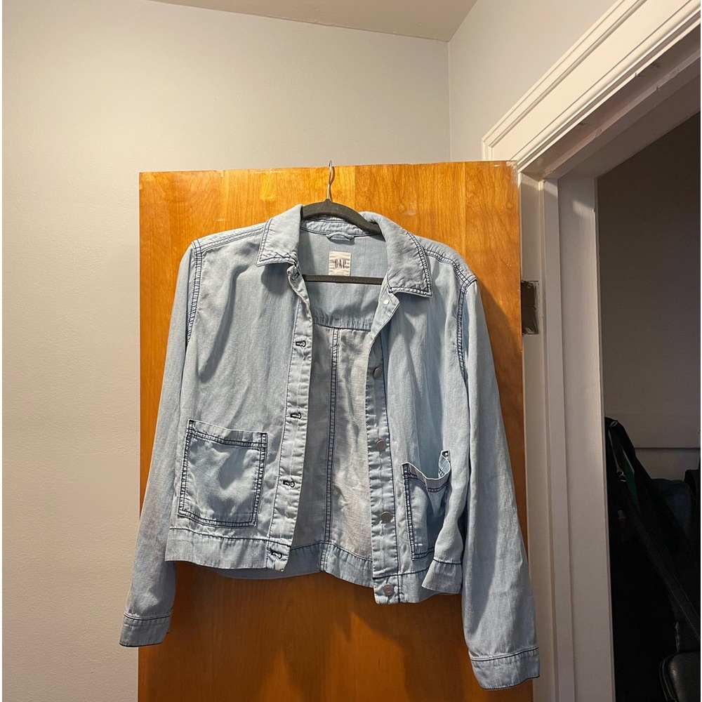 Lightweight denim jacket with cute front pockets!